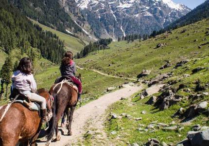 Kashmir Grand Tour – 9 Days Across Gulmarg, Sonmarg, Pahalgam