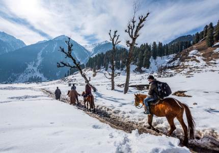 Kashmir Grand Tour – 9 Days Across Gulmarg, Sonmarg, Pahalgam